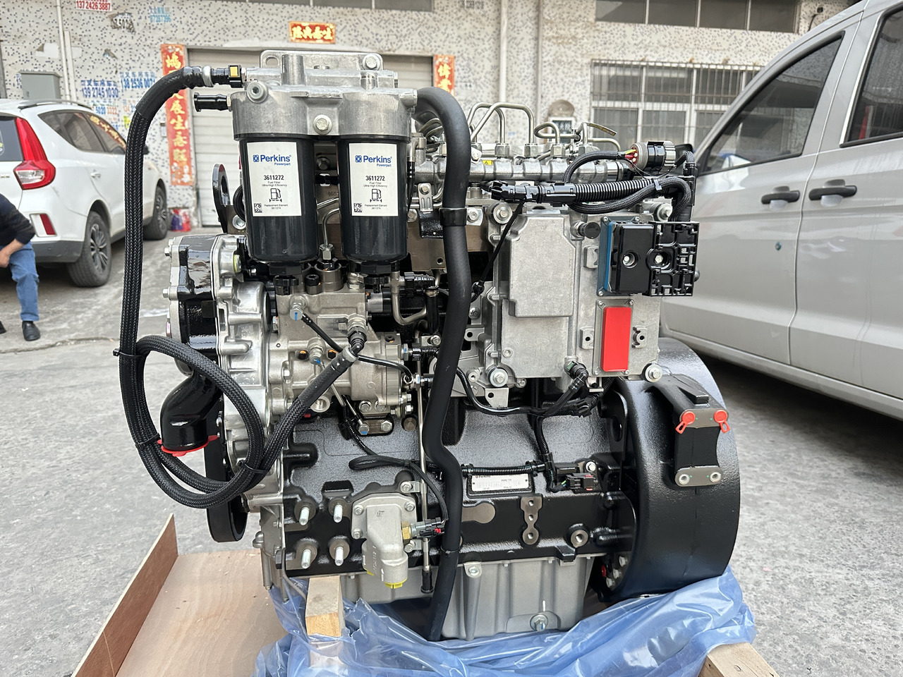 PERKINS 1104D - Motor - Kotrógép: 1 kép. PERKINS 1104D - Motor - Kotrógép: 1 kép.