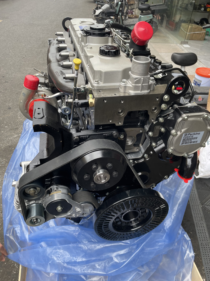 PERKINS 1106D - Motor - Kotrógép: 1 kép. PERKINS 1106D - Motor - Kotrógép: 1 kép.