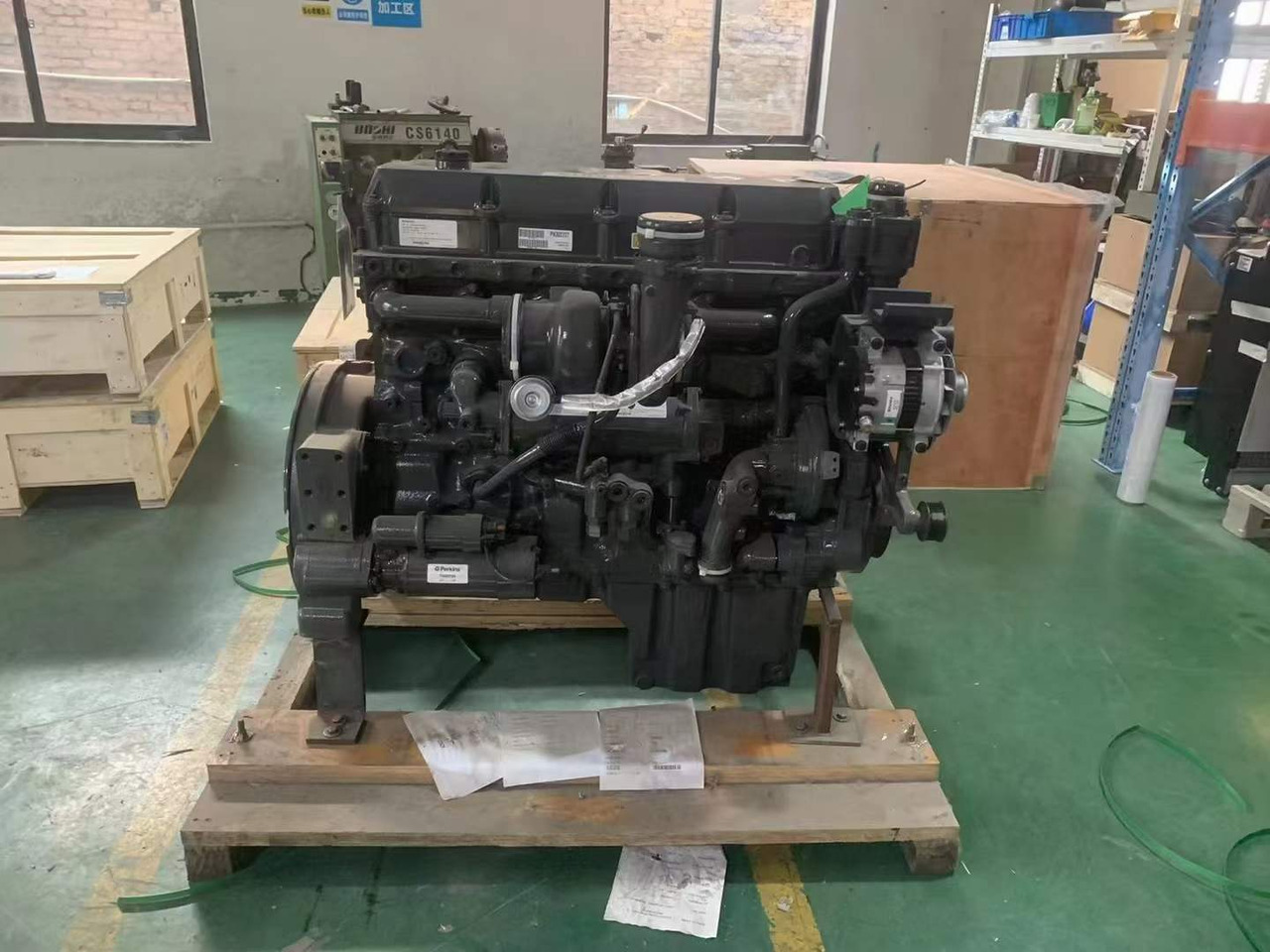 PERKINS 2206D - Motor - Kotrógép: 2 kép. PERKINS 2206D - Motor - Kotrógép: 2 kép.