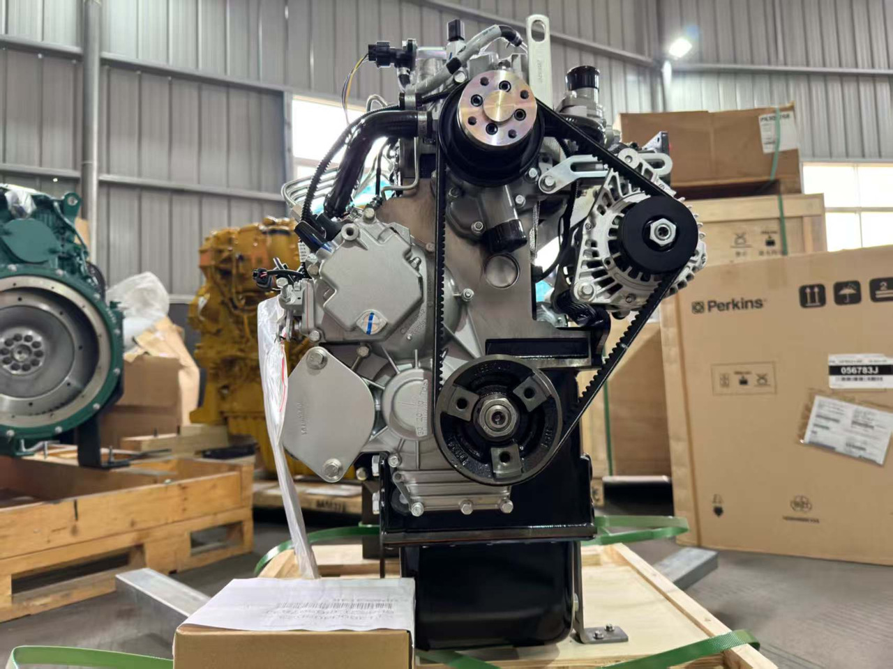 PERKINS 404D-22t - Motor - Kotrógép: 3 kép. PERKINS 404D-22t - Motor - Kotrógép: 3 kép.