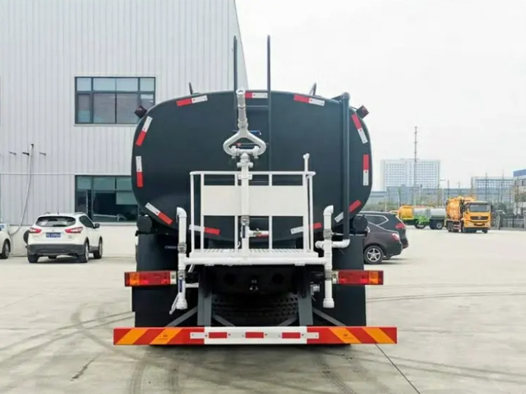 SHACMAN SHACMAN  H3000 20 cubic  meters tanker - Tartályos teherautó: 5 kép. SHACMAN SHACMAN  H3000 20 cubic  meters tanker - Tartályos teherautó: 5 kép.