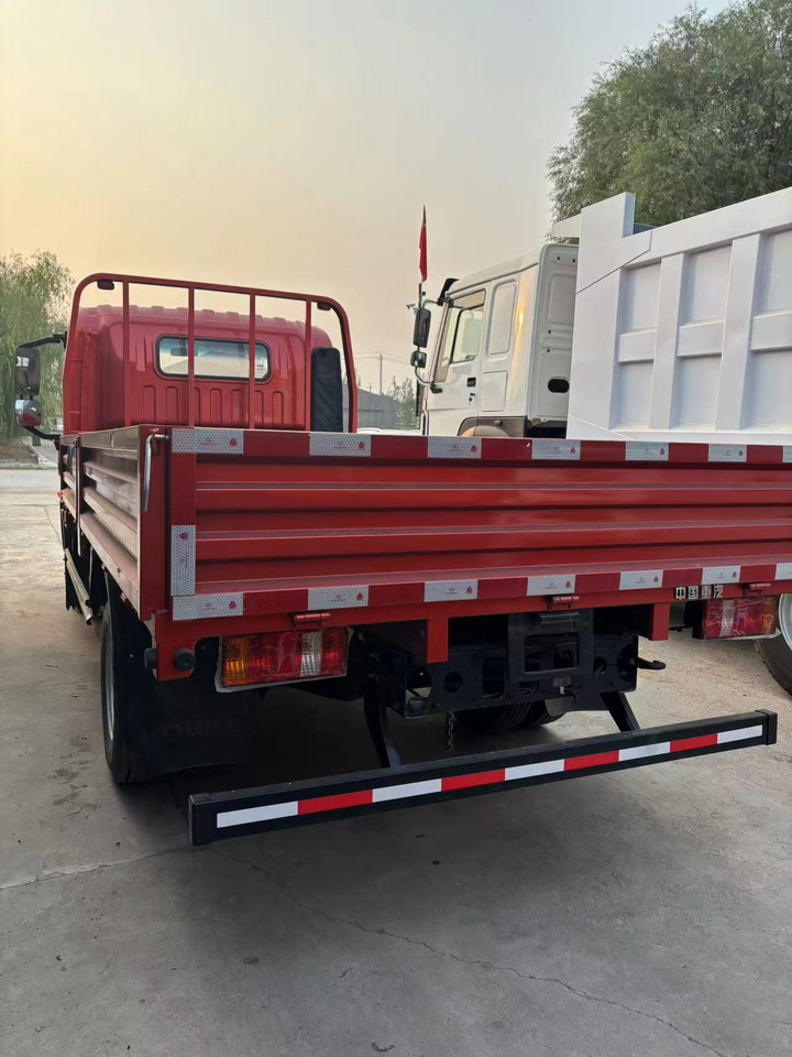 SINOTRUK 4*2 - Billenőplatós teherautó: 1 kép. SINOTRUK 4*2 - Billenőplatós teherautó: 1 kép.