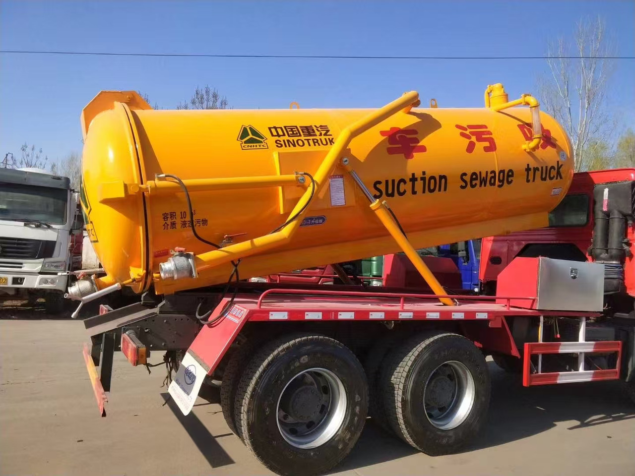 SINOTRUK SINOTRUK 336 suction sewage truck - Cserefelépítményes teherautó: 5 kép. SINOTRUK SINOTRUK 336 suction sewage truck - Cserefelépítményes teherautó: 5 kép.