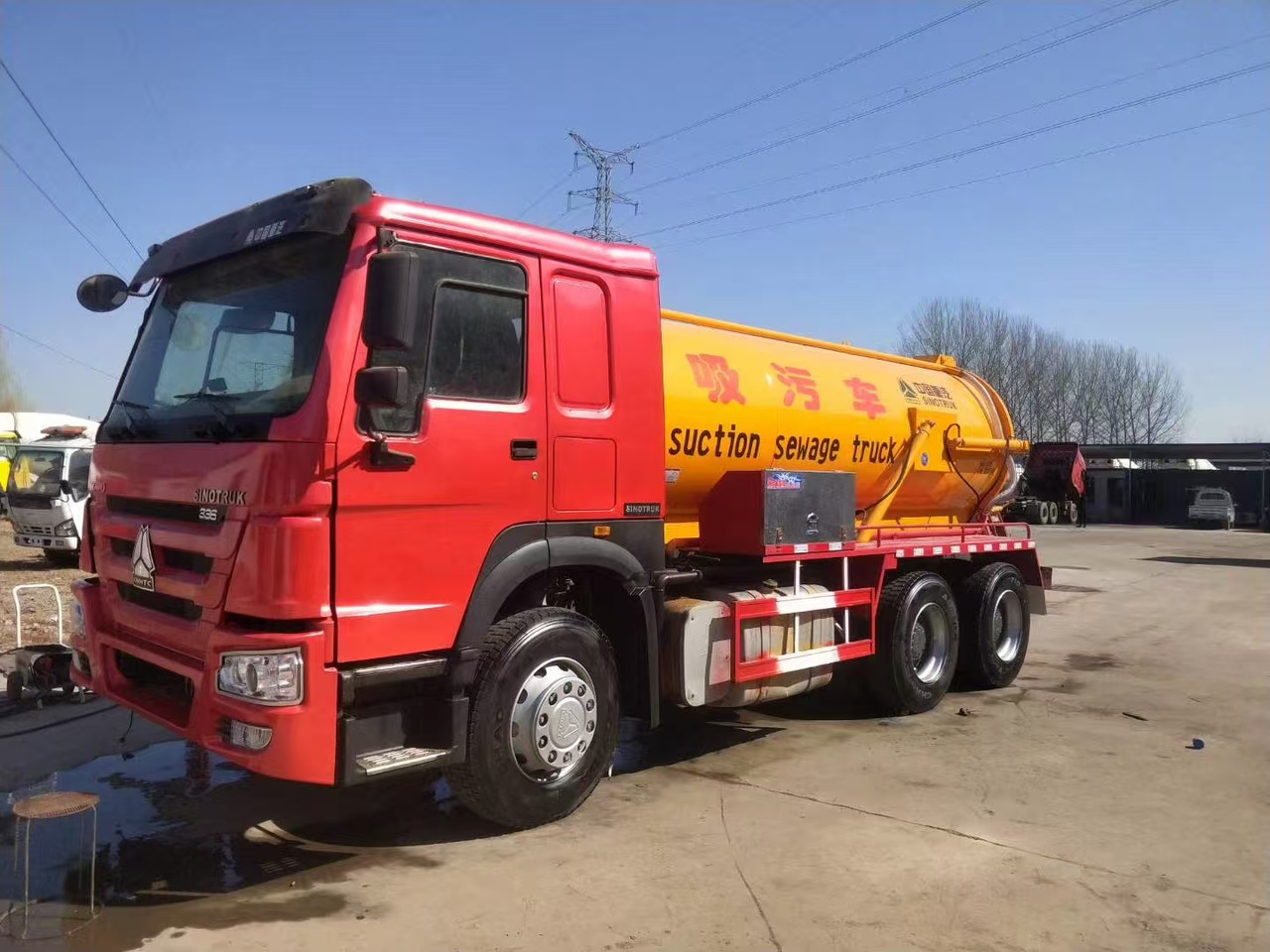 SINOTRUK SINOTRUK 336 suction sewage truck - Cserefelépítményes teherautó: 1 kép. SINOTRUK SINOTRUK 336 suction sewage truck - Cserefelépítményes teherautó: 1 kép.