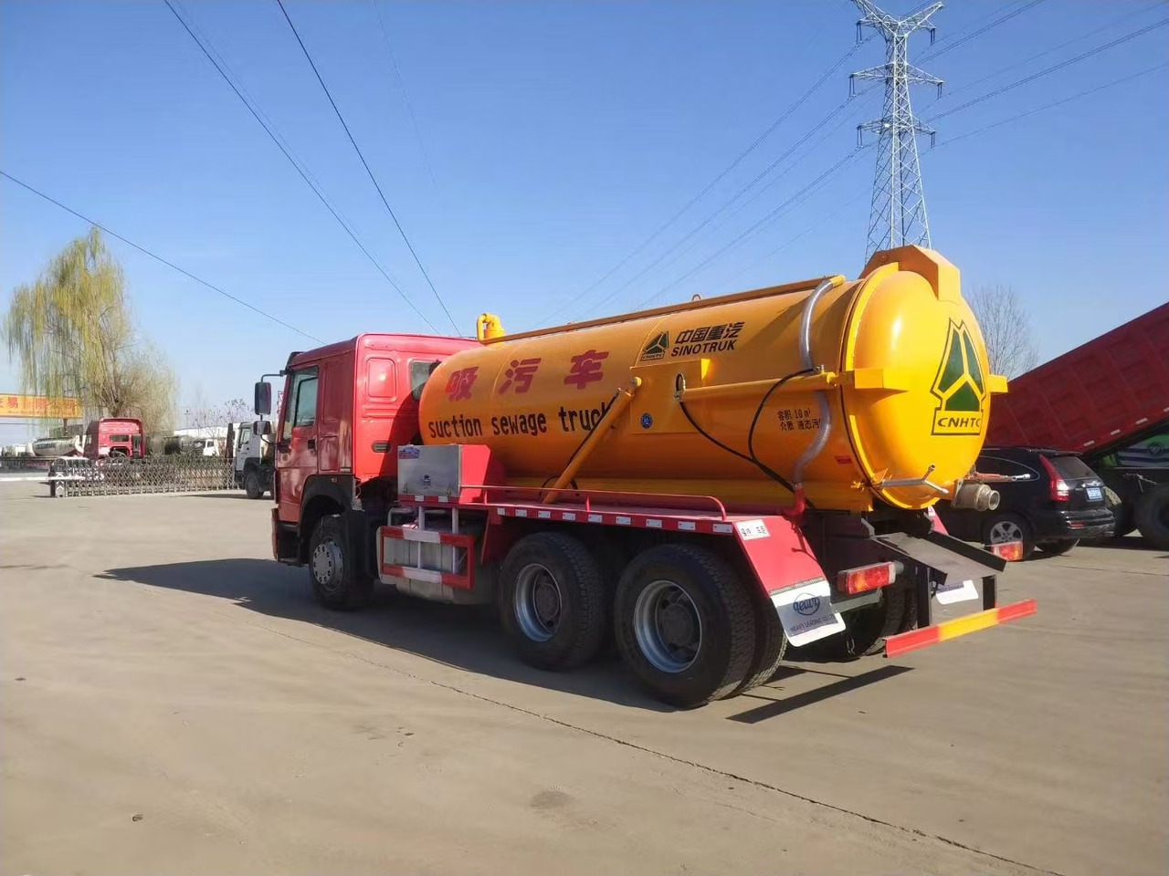SINOTRUK SINOTRUK 336 suction sewage truck - Cserefelépítményes teherautó: 4 kép. SINOTRUK SINOTRUK 336 suction sewage truck - Cserefelépítményes teherautó: 4 kép.