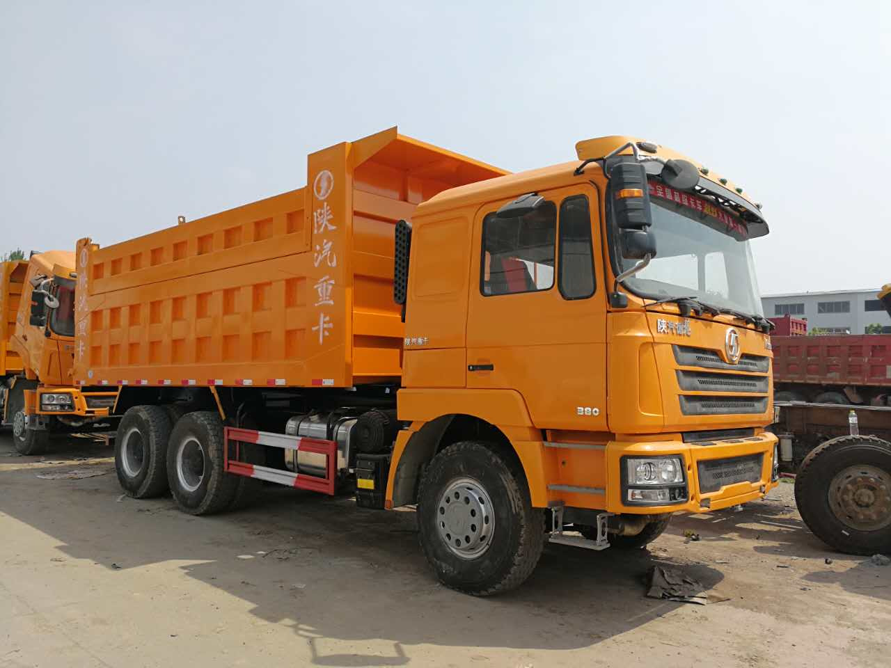Shacman Shacman 380 6*4 dump truck - Billenőplatós teherautó: 1 kép. Shacman Shacman 380 6*4 dump truck - Billenőplatós teherautó: 1 kép.