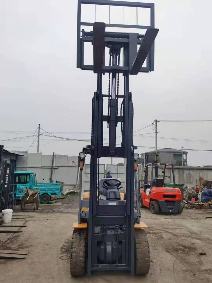 TCM 5 TONS 2 stages - Dízel targonca: 4 kép. TCM 5 TONS 2 stages - Dízel targonca: 4 kép.