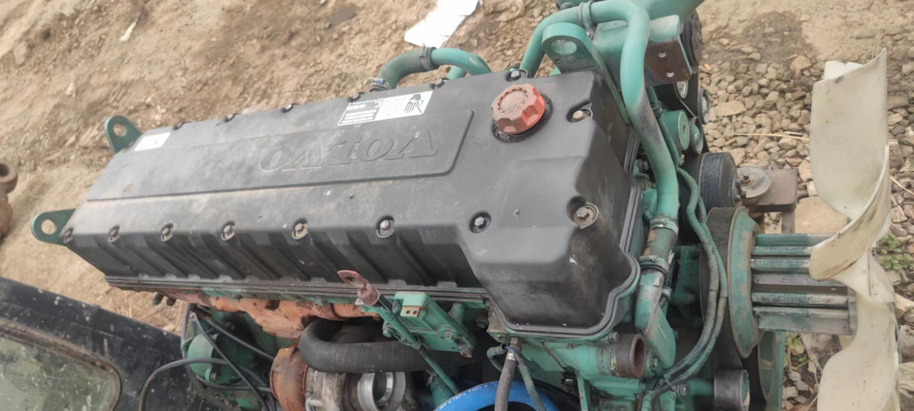 VOLVO D12D - Motor - Kotrógép: 2 kép. VOLVO D12D - Motor - Kotrógép: 2 kép.