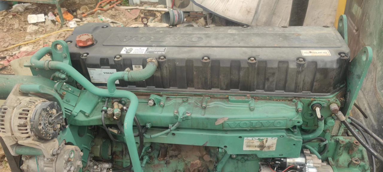 VOLVO D12D - Motor - Kotrógép: 4 kép. VOLVO D12D - Motor - Kotrógép: 4 kép.
