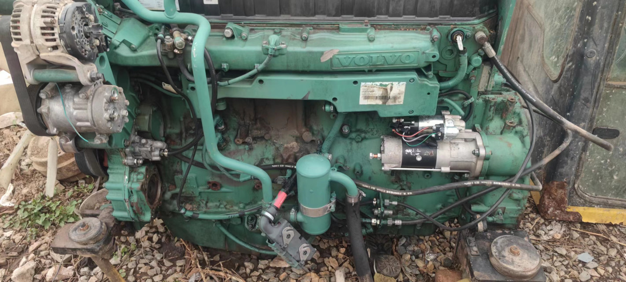 VOLVO D12D - Motor - Kotrógép: 1 kép. VOLVO D12D - Motor - Kotrógép: 1 kép.