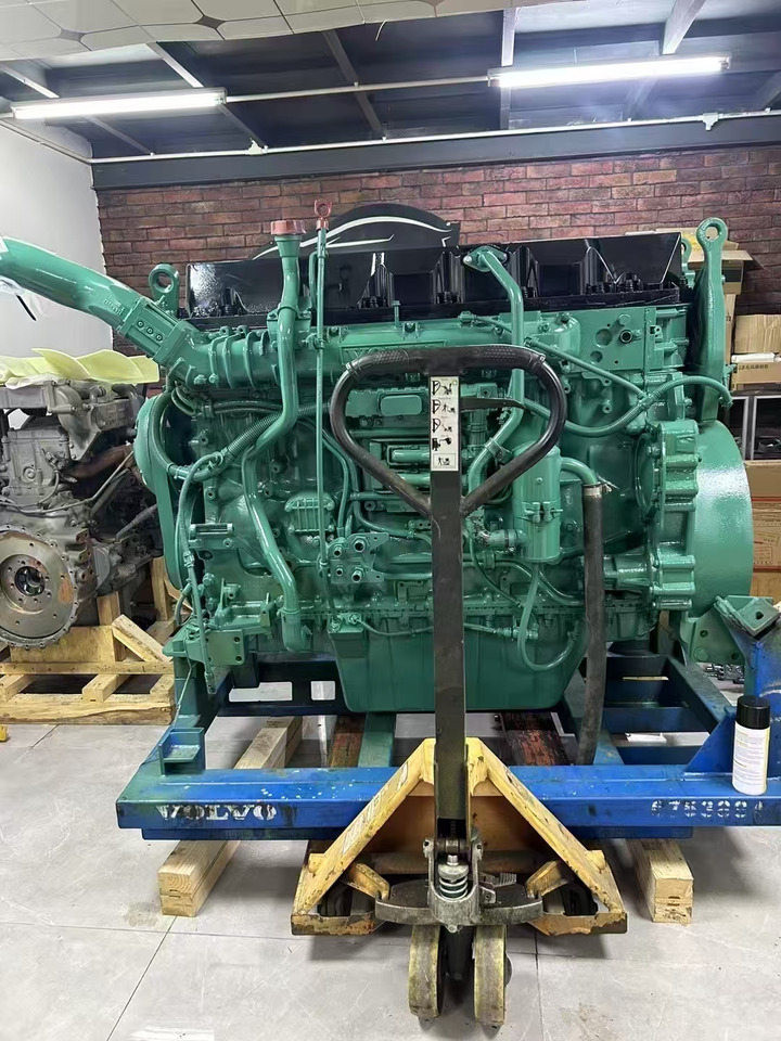 VOLVO D13 - Motor - Kotrógép: 3 kép. VOLVO D13 - Motor - Kotrógép: 3 kép.