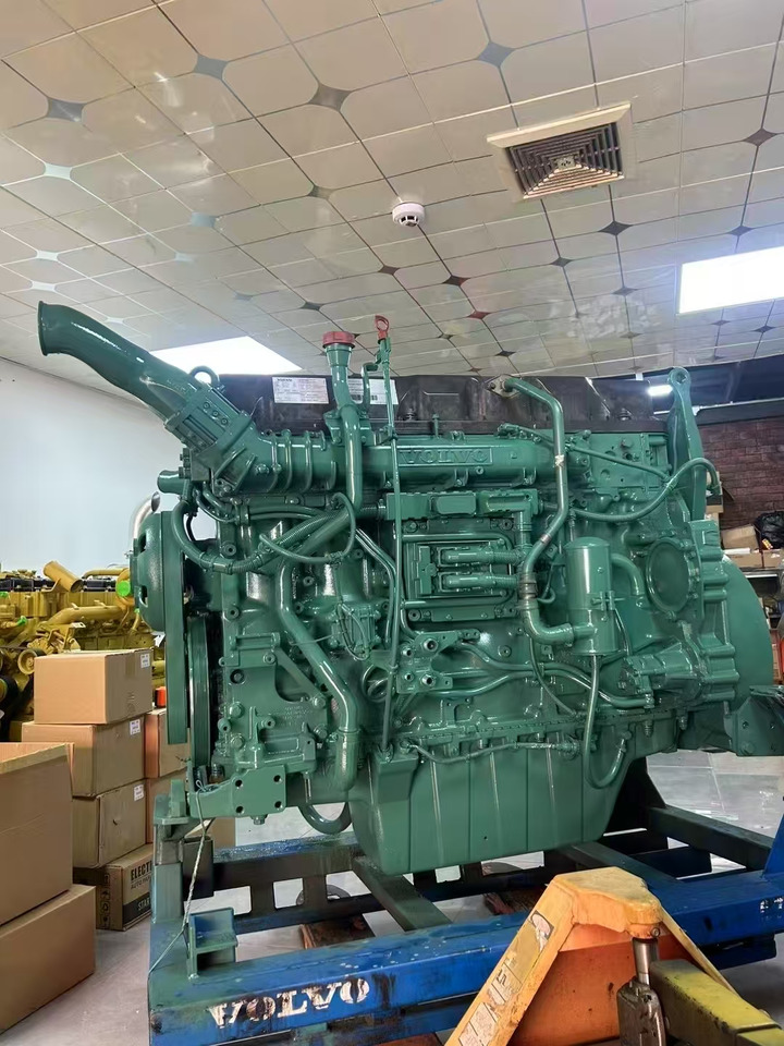 VOLVO D13 - Motor - Kotrógép: 2 kép. VOLVO D13 - Motor - Kotrógép: 2 kép.