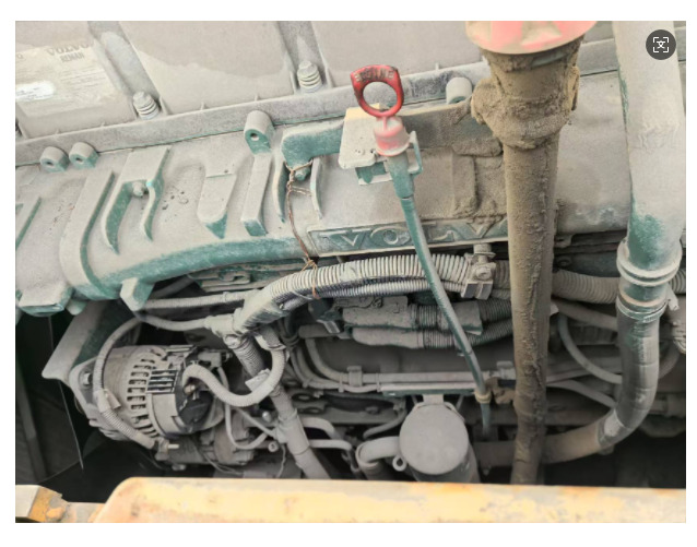 VOLVO D16 - Motor - Kotrógép: 2 kép. VOLVO D16 - Motor - Kotrógép: 2 kép.