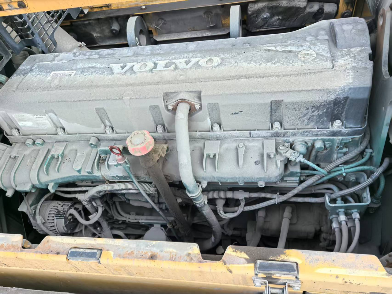 VOLVO D16 - Motor - Kotrógép: 5 kép. VOLVO D16 - Motor - Kotrógép: 5 kép.
