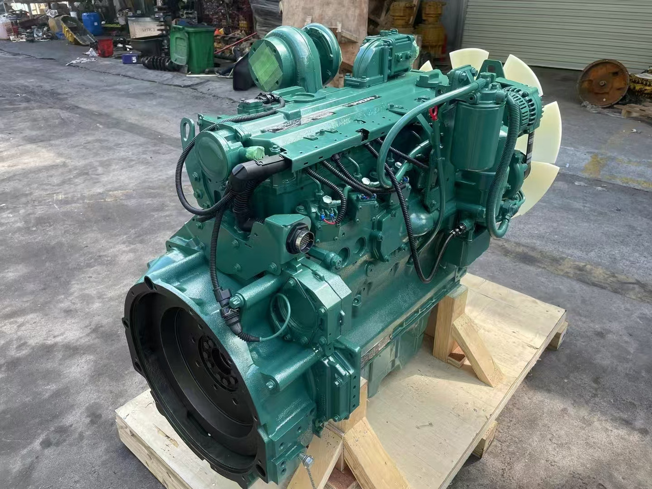 VOLVO D6D - Motor - Kotrógép: 3 kép. VOLVO D6D - Motor - Kotrógép: 3 kép.
