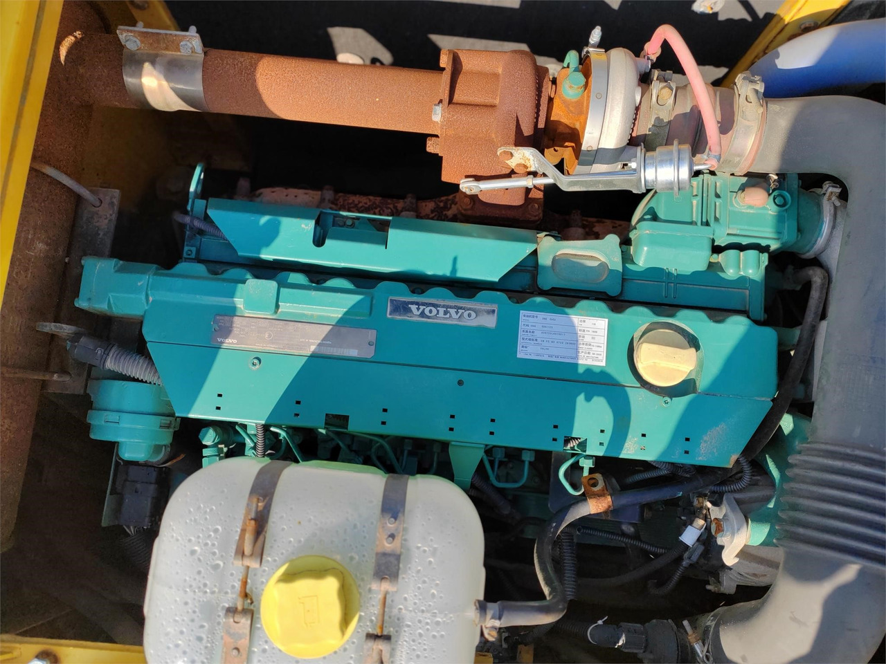 VOLVO D6E - Motor - Kotrógép: 1 kép. VOLVO D6E - Motor - Kotrógép: 1 kép.