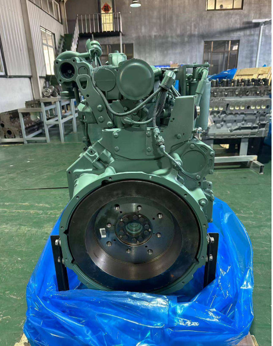 VOLVO D7D - Motor - Kotrógép: 2 kép. VOLVO D7D - Motor - Kotrógép: 2 kép.