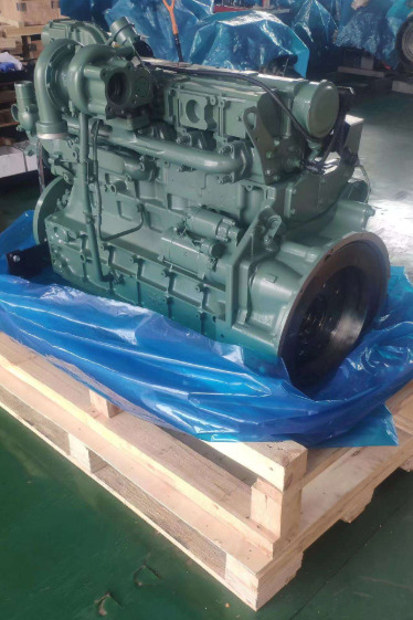 VOLVO D7D - Motor - Kotrógép: 4 kép. VOLVO D7D - Motor - Kotrógép: 4 kép.