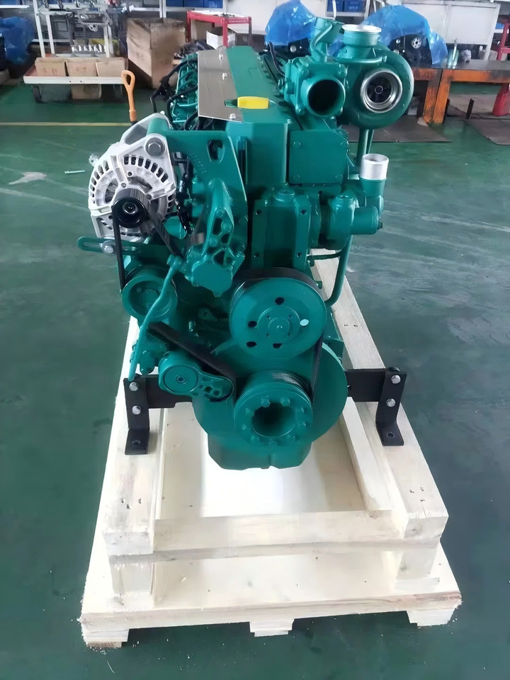 VOLVO D7E - Motor - Kotrógép: 1 kép. VOLVO D7E - Motor - Kotrógép: 1 kép.