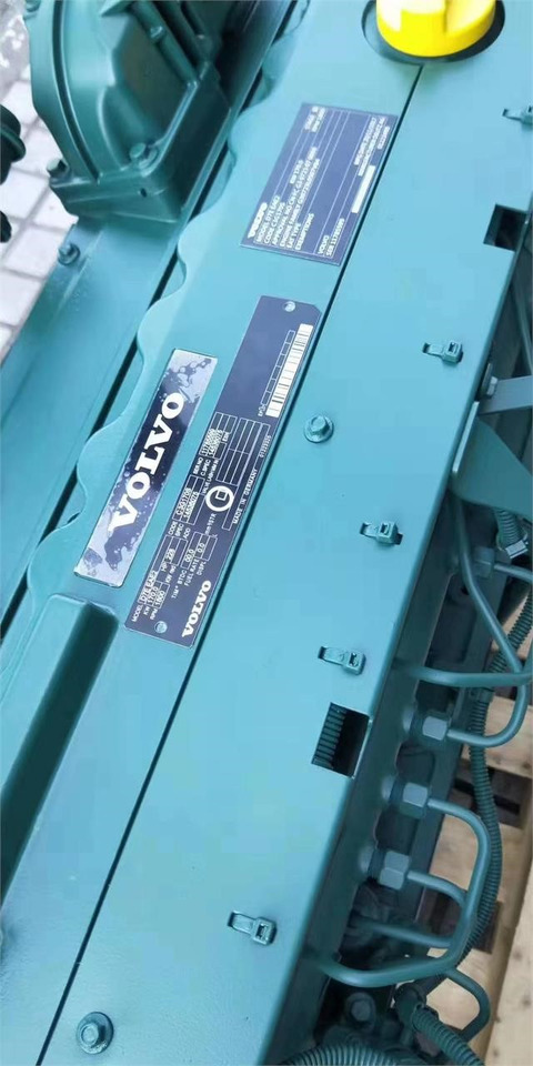 VOLVO D7E - Motor - Kotrógép: 3 kép. VOLVO D7E - Motor - Kotrógép: 3 kép.