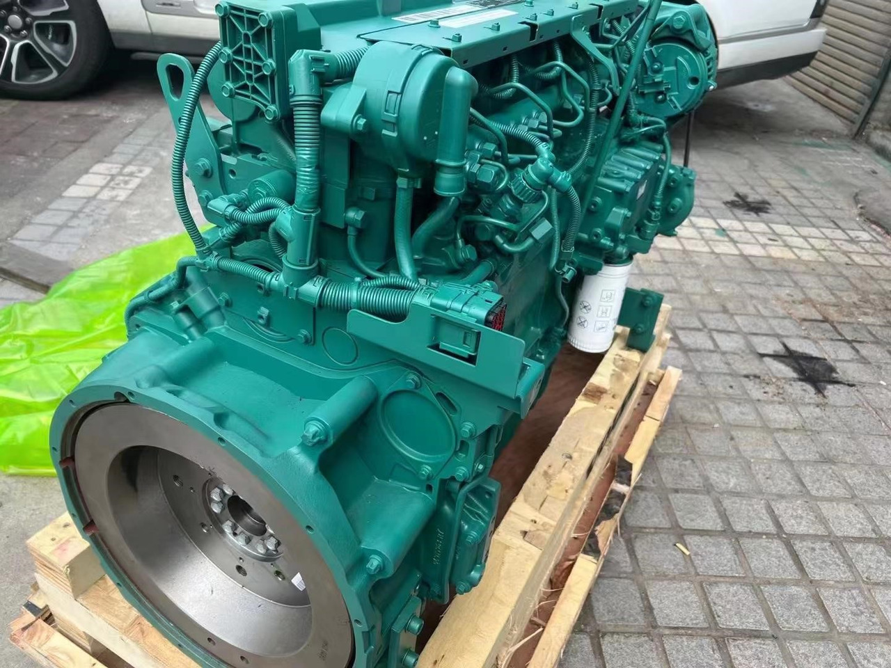 VOLVO D7E - Motor - Kotrógép: 4 kép. VOLVO D7E - Motor - Kotrógép: 4 kép.