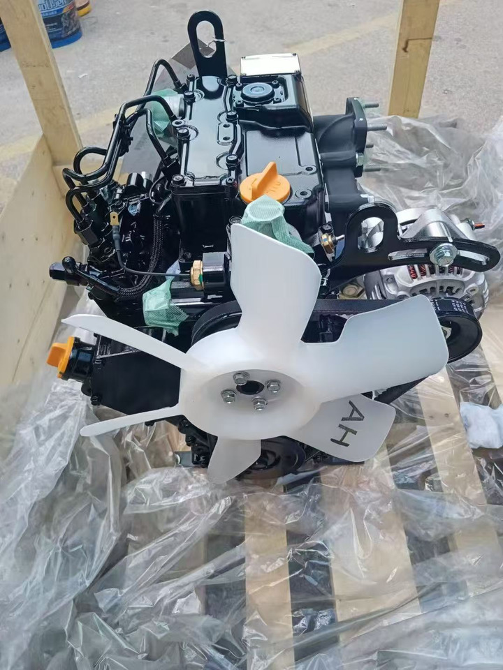 YANMAR 3TNV70 - Motor - Kotrógép: 5 kép. YANMAR 3TNV70 - Motor - Kotrógép: 5 kép.