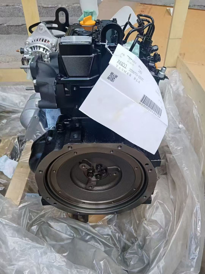 YANMAR 3TNV70 - Motor - Kotrógép: 3 kép. YANMAR 3TNV70 - Motor - Kotrógép: 3 kép.