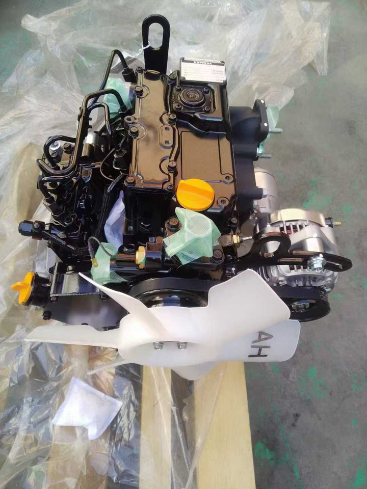YANMAR 3TNV70 - Motor - Minikotró: 5 kép. YANMAR 3TNV70 - Motor - Minikotró: 5 kép.