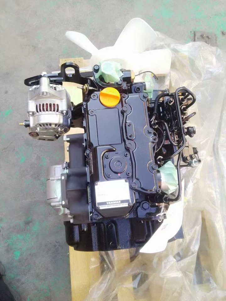 YANMAR 3TNV70 - Motor - Minikotró: 4 kép. YANMAR 3TNV70 - Motor - Minikotró: 4 kép.