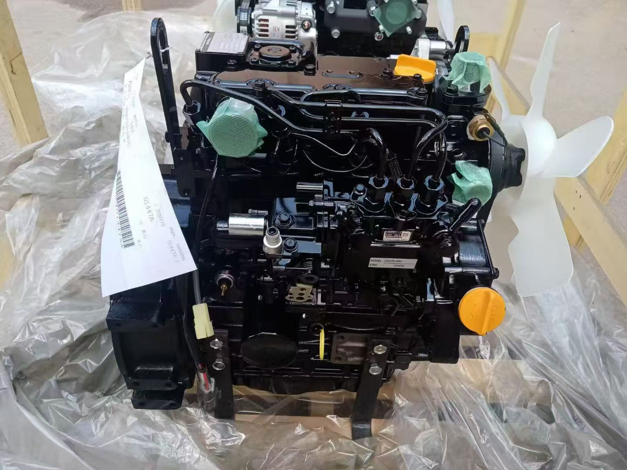 YANMAR 3TNV70 - Motor - Kotrógép: 4 kép. YANMAR 3TNV70 - Motor - Kotrógép: 4 kép.
