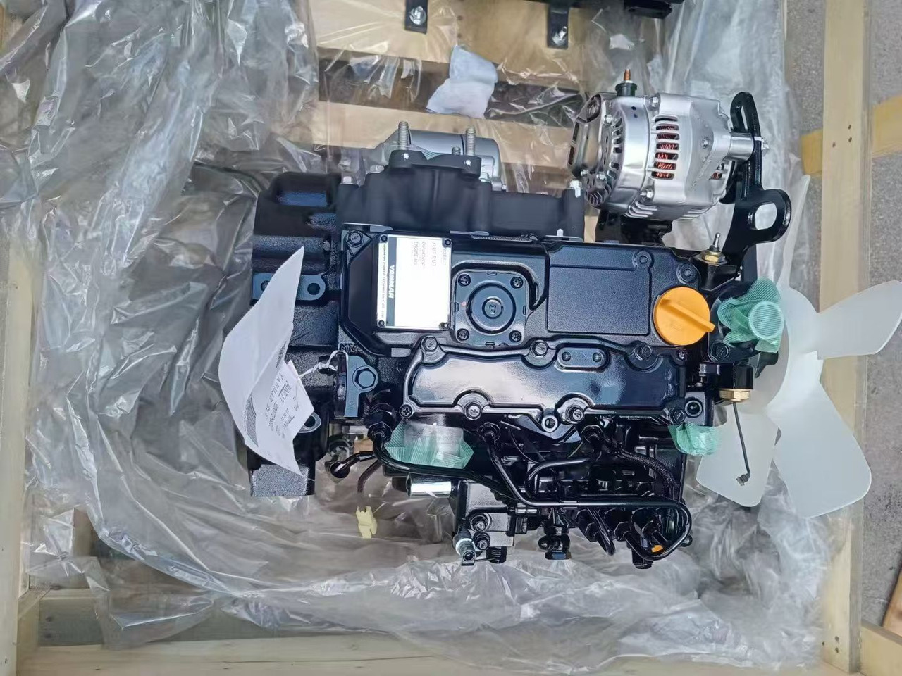 YANMAR 3TNV70 - Motor - Kotrógép: 1 kép. YANMAR 3TNV70 - Motor - Kotrógép: 1 kép.