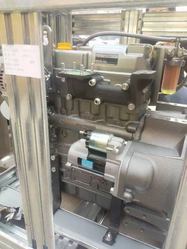 YANMAR 3TNV76 - Motor - Kotrógép: 1 kép. YANMAR 3TNV76 - Motor - Kotrógép: 1 kép.