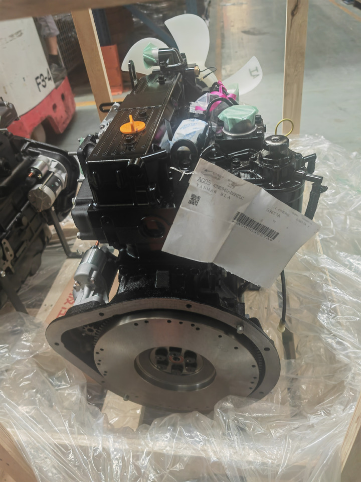 YANMAR 4TNE94 - Motor - Minikotró: 4 kép. YANMAR 4TNE94 - Motor - Minikotró: 4 kép.
