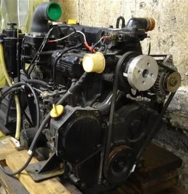 YANMAR 4TNE94 - Motor - Minikotró: 1 kép. YANMAR 4TNE94 - Motor - Minikotró: 1 kép.