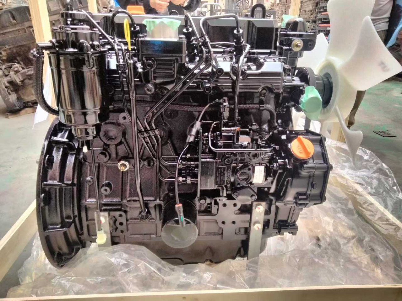 YANMAR 4TNE98 - Motor - Kotrógép: 1 kép. YANMAR 4TNE98 - Motor - Kotrógép: 1 kép.