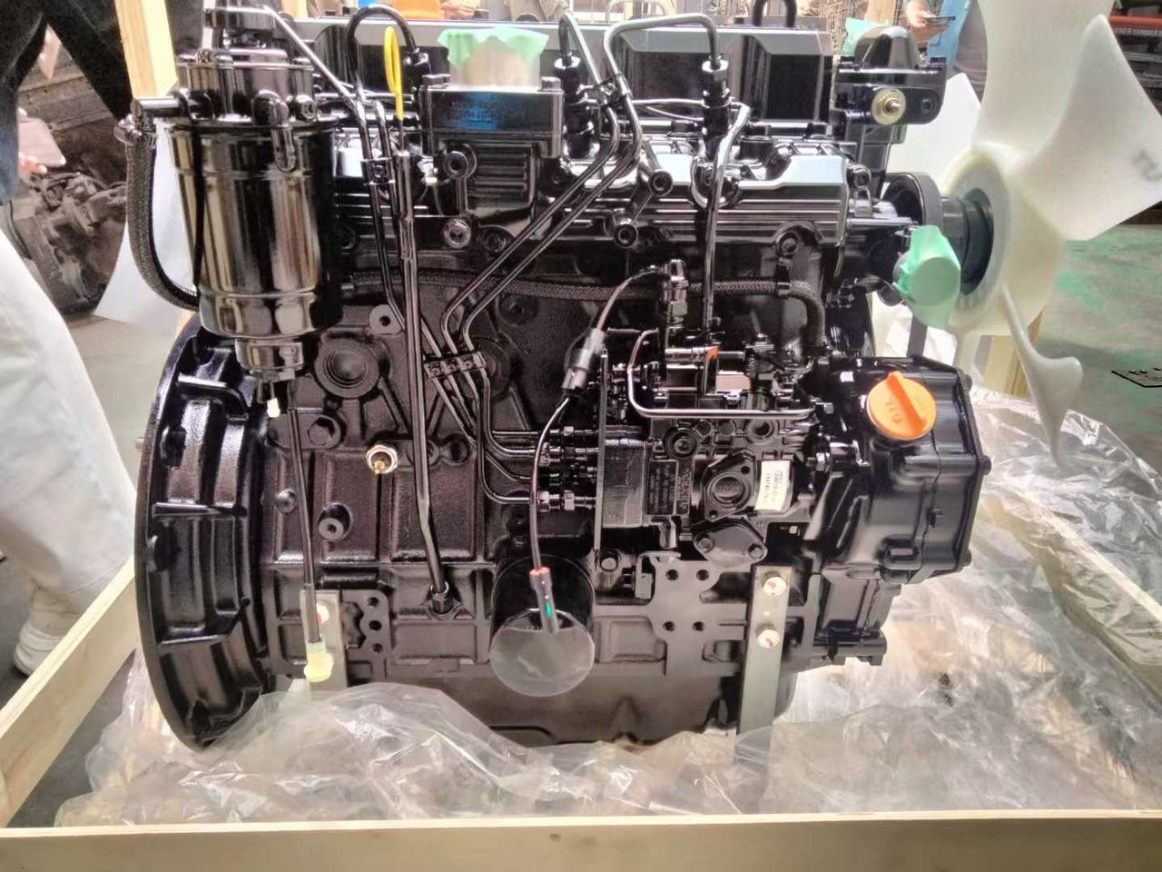 YANMAR 4TNE98 - Motor - Villás targonca: 4 kép. YANMAR 4TNE98 - Motor - Villás targonca: 4 kép.