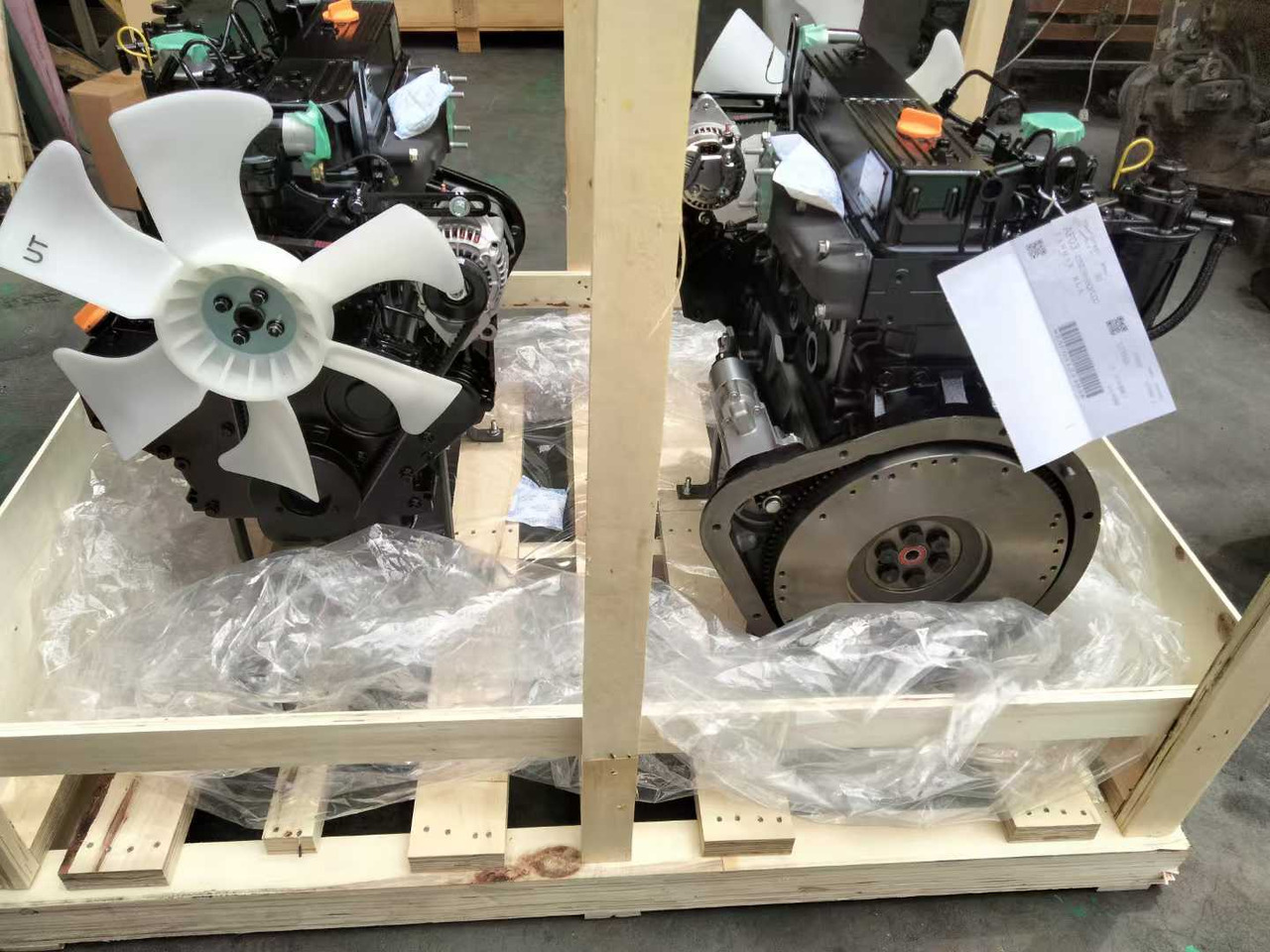 YANMAR 4TNE98 - Motor - Építőipari gépek: 4 kép. YANMAR 4TNE98 - Motor - Építőipari gépek: 4 kép.