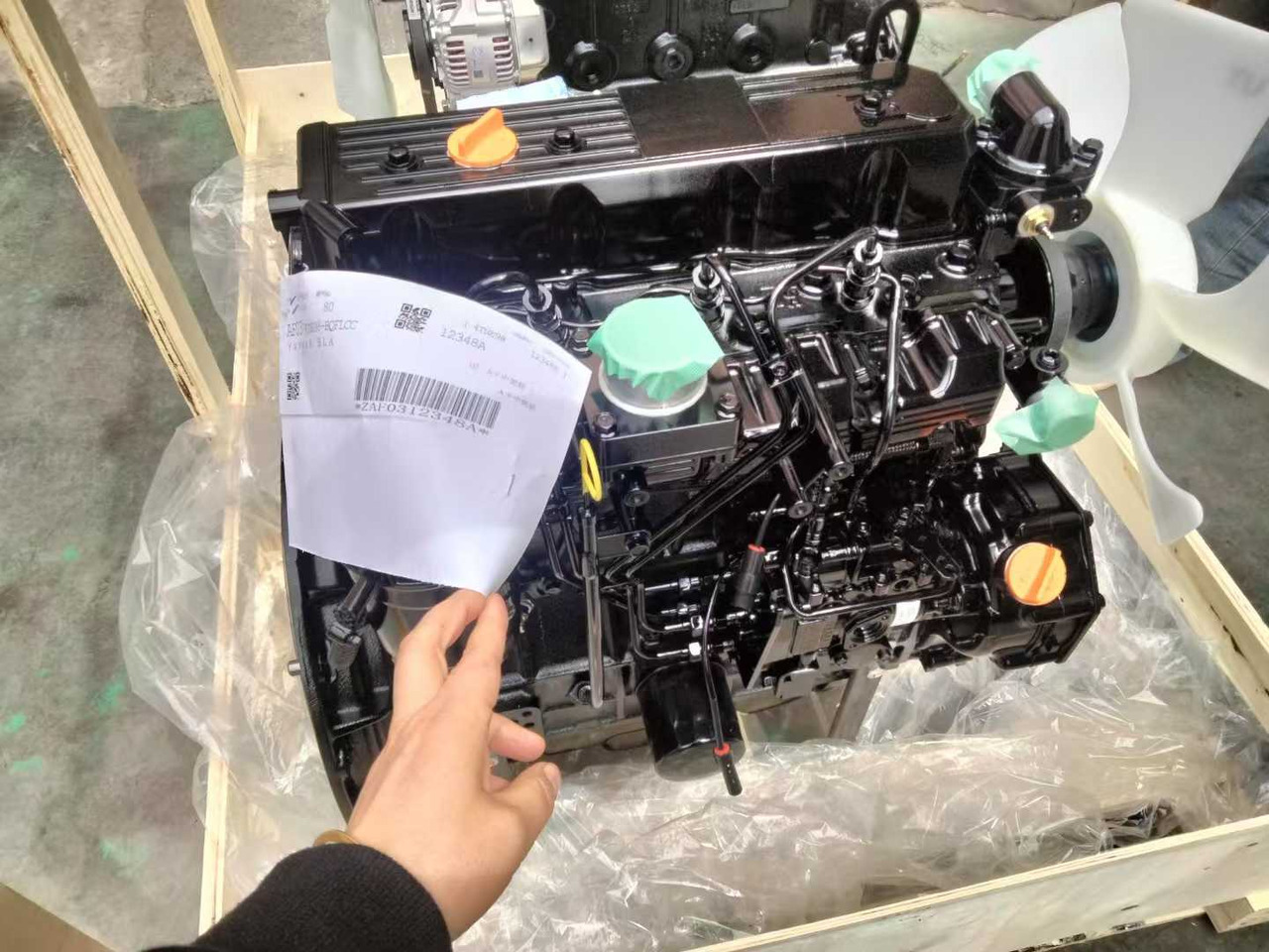 YANMAR 4TNE98 - Motor - Villás targonca: 2 kép. YANMAR 4TNE98 - Motor - Villás targonca: 2 kép.