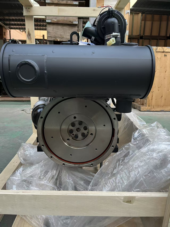 YANMAR 4TNV88 - Motor - Kotrógép: 5 kép. YANMAR 4TNV88 - Motor - Kotrógép: 5 kép.