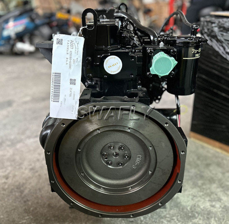 YANMAR 4TNV88 - Motor - Kotrógép: 2 kép. YANMAR 4TNV88 - Motor - Kotrógép: 2 kép.
