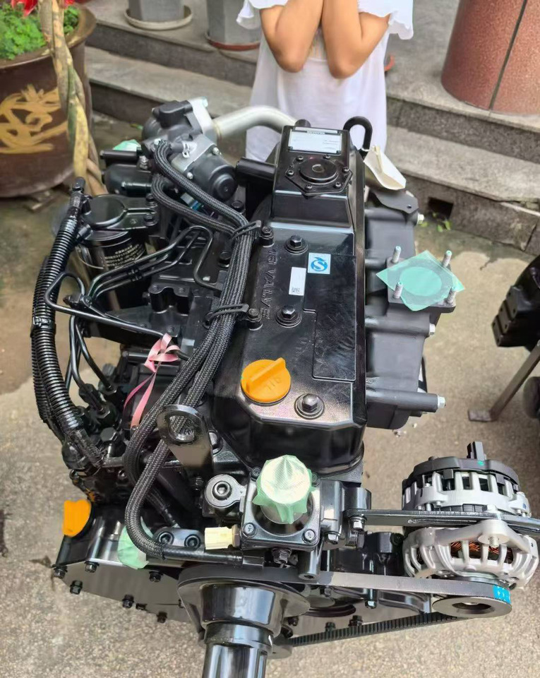 YANMAR 4TNV98 - Motor - Kotrógép: 1 kép. YANMAR 4TNV98 - Motor - Kotrógép: 1 kép.