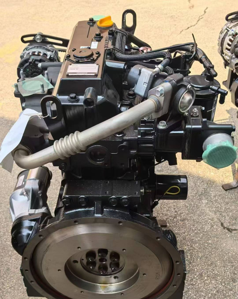 YANMAR 4TNV98 - Motor - Kotrógép: 2 kép. YANMAR 4TNV98 - Motor - Kotrógép: 2 kép.