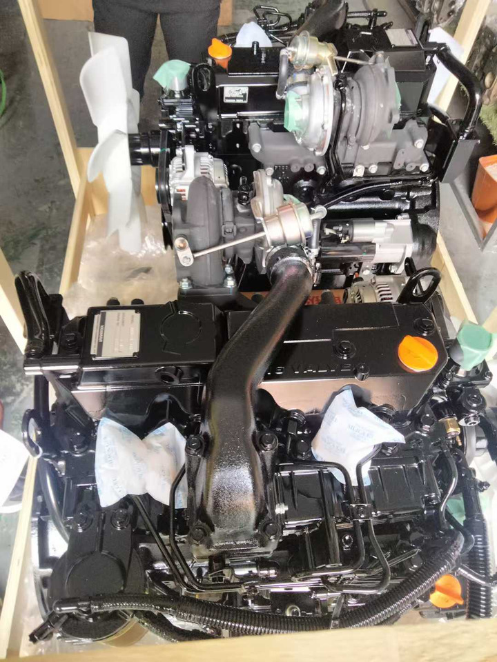 YANMAR 4TNV98T - Motor - Építőipari gépek: 2 kép. YANMAR 4TNV98T - Motor - Építőipari gépek: 2 kép.