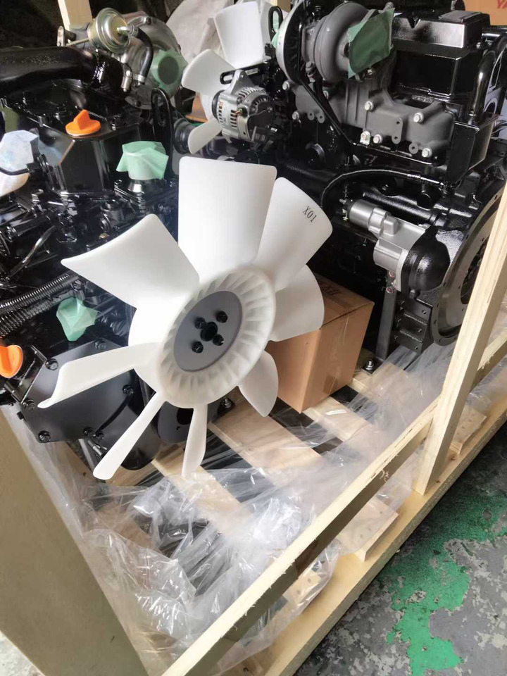 YANMAR 4TNV98T - Motor - Kotrógép: 1 kép. YANMAR 4TNV98T - Motor - Kotrógép: 1 kép.