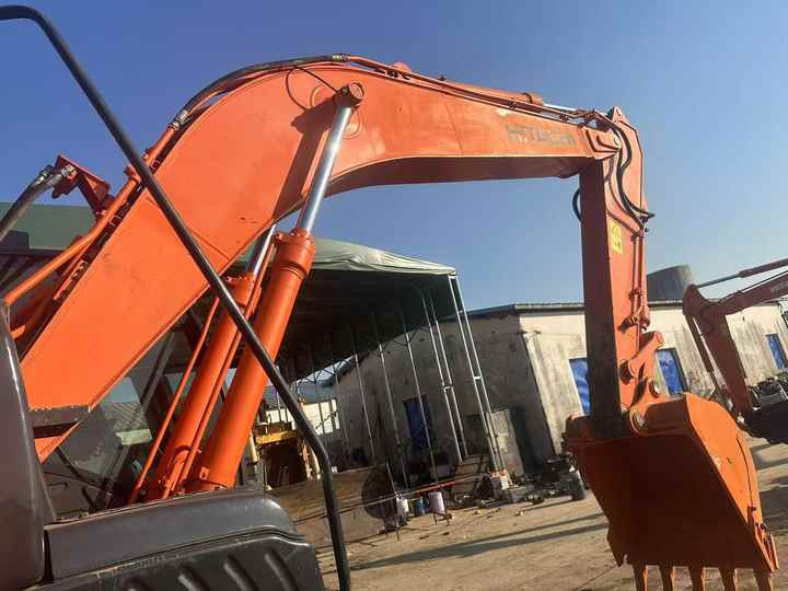 Affordable Hitachi ZX210-5G Used Construction Machinery | Well-Maintained, No Overhauls - Lánctalpas kotró: 4 kép. Affordable Hitachi ZX210-5G Used Construction Machinery | Well-Maintained, No Overhauls - Lánctalpas kotró: 4 kép.