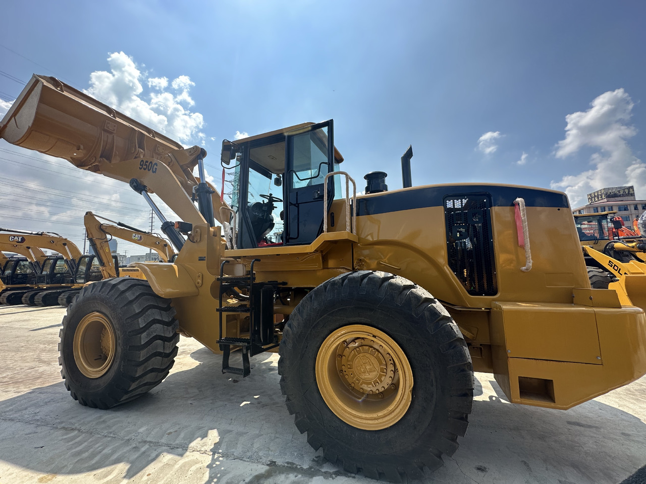 BACKHOE LOADER Used High Quality CAT 950G Wheel Loader on Hot Sale CAT in Stock for Sale - Gumikerekes homlokrakodó: 4 kép. BACKHOE LOADER Used High Quality CAT 950G Wheel Loader on Hot Sale CAT in Stock for Sale - Gumikerekes homlokrakodó: 4 kép.