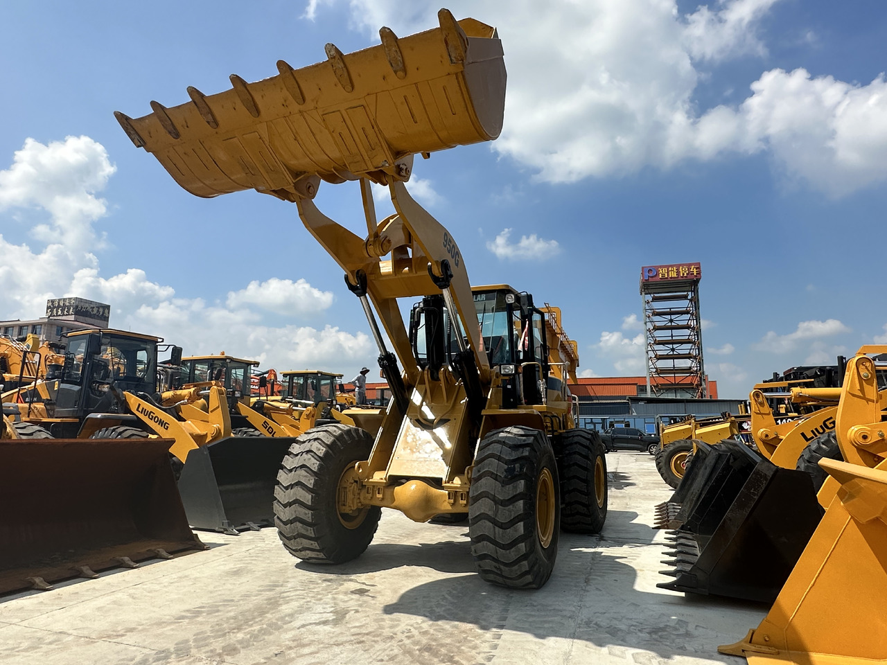 BACKHOE LOADER Used High Quality CAT 950G Wheel Loader on Hot Sale CAT in Stock for Sale - Gumikerekes homlokrakodó: 5 kép. BACKHOE LOADER Used High Quality CAT 950G Wheel Loader on Hot Sale CAT in Stock for Sale - Gumikerekes homlokrakodó: 5 kép.
