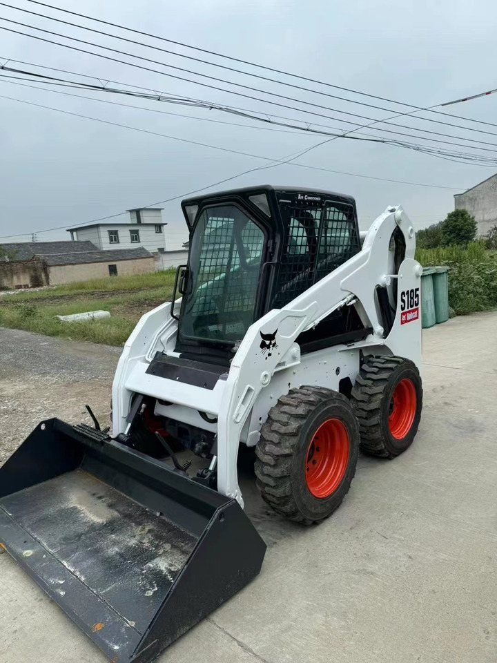 BOBCAT High Quality BOBCAT-S185 Skid Steer Loader in Good Condition - Mini homlokrakodó: 1 kép. BOBCAT High Quality BOBCAT-S185 Skid Steer Loader in Good Condition - Mini homlokrakodó: 1 kép.