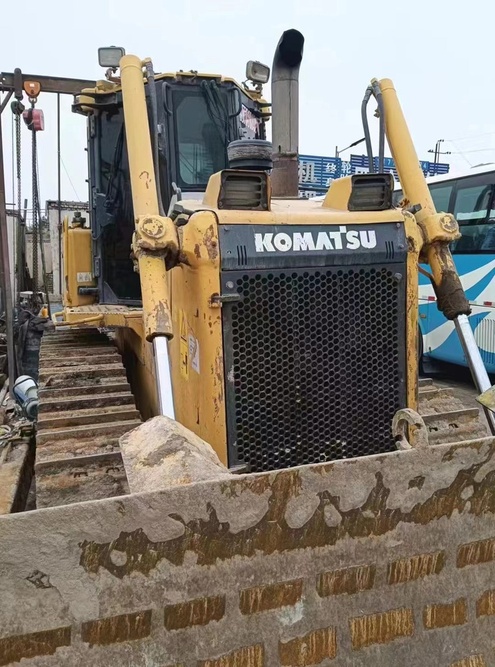 BULLDOZER Used Komatsu Bulldozer D65ex Strong Power Komatsu D65ex Track Dozer for Sale - Buldózer: 5 kép. BULLDOZER Used Komatsu Bulldozer D65ex Strong Power Komatsu D65ex Track Dozer for Sale - Buldózer: 5 kép.