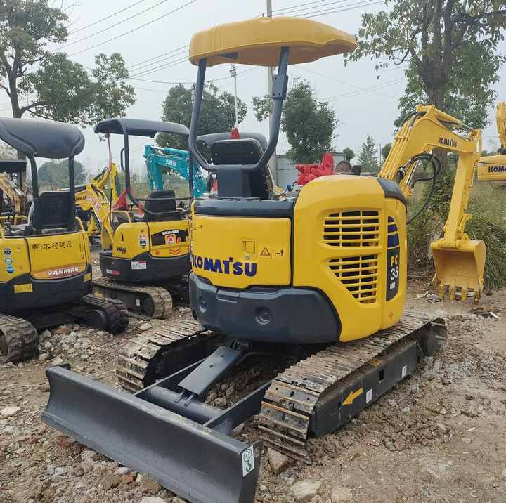 Best Quality Komatsu PC35-2 Used Mini Excavator Earth-moving Machinery in Good Condition - Lánctalpas kotró: 1 kép. Best Quality Komatsu PC35-2 Used Mini Excavator Earth-moving Machinery in Good Condition - Lánctalpas kotró: 1 kép.